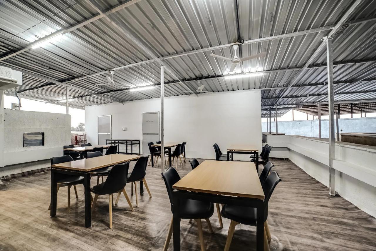 Hotel Bhumi World Bhiwandi Esterno foto