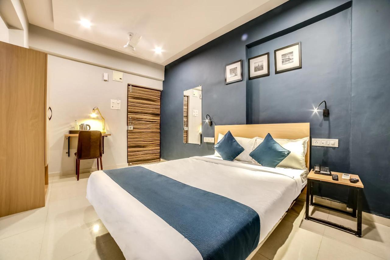 Hotel Bhumi World Bhiwandi Esterno foto